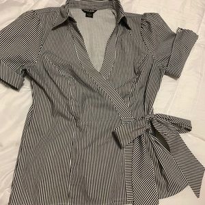 Guess Jeans black and white wrap shirt so LG